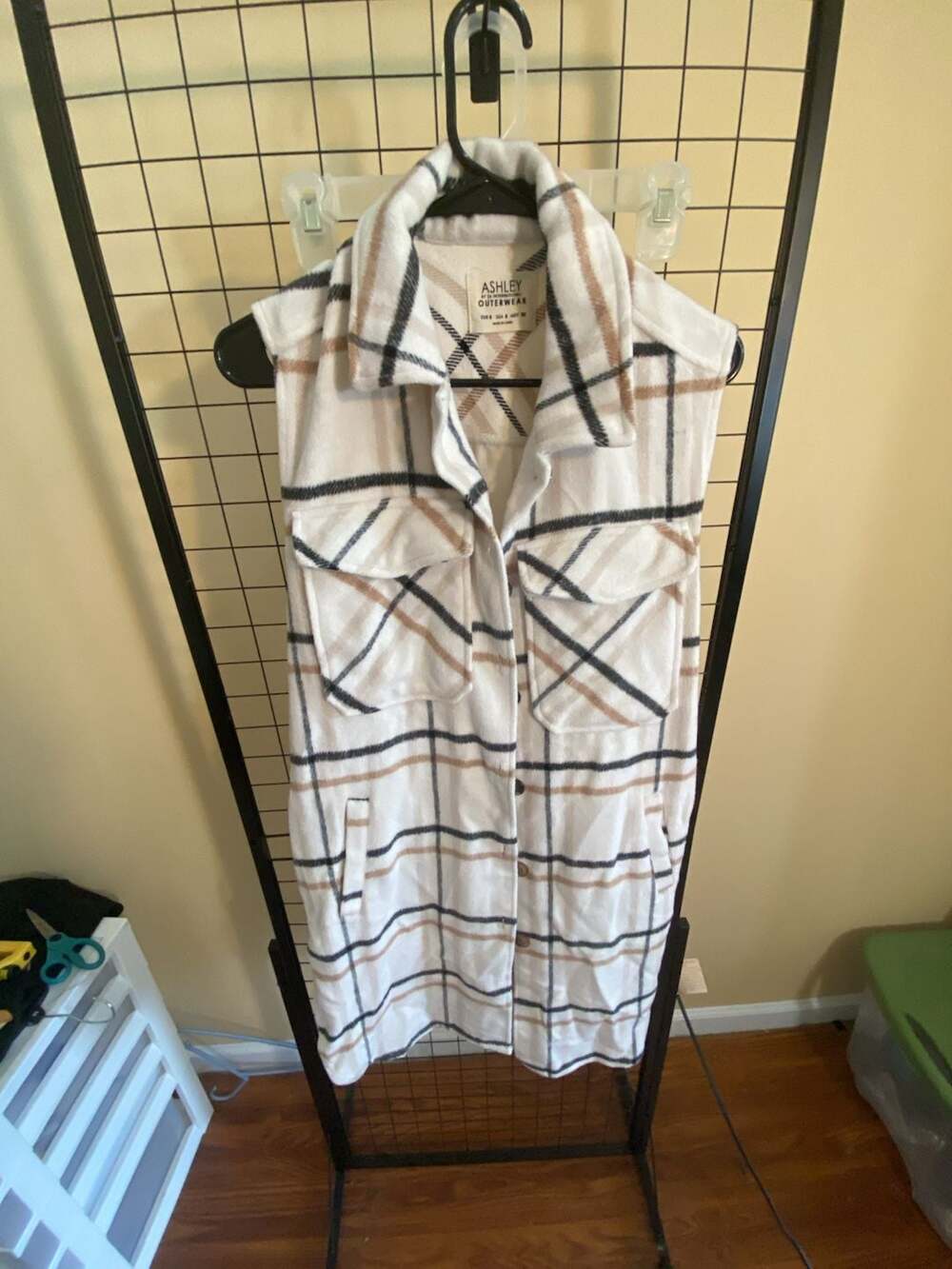 Ashley By 26 International Plaid Long Vest Size 8 White Fleece Shacket